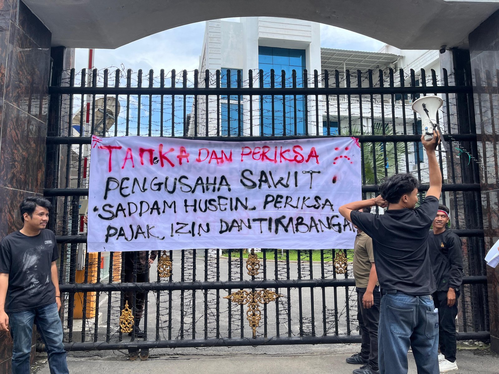 FAMSU Desak Kejati Sumut Usut Legalitas dan Pajak Pengusaha Sawit Saddam Husein Siregar di Paluta. Tangkap dan penjarakan!!!