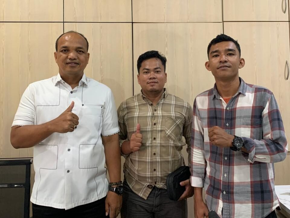 Kasat Intelkam Polrestabes Medan Kompol Lengkap S. Siregar (kiri) menerima kunjungan silaturahmi dari perwakilan Pemuda Persis Sumut